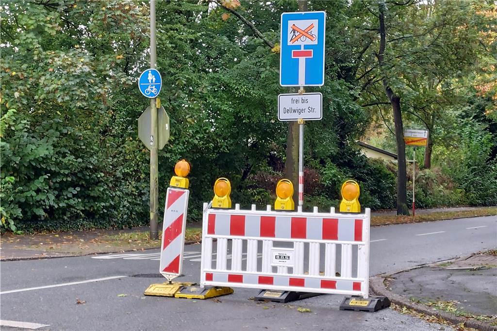 Stau-Chaos in Kirchlinde: Zweite Baustelle macht alles noch schlimmer Die Straße am Nocken ist wegen einer Baustelle einseitig gesperrt.