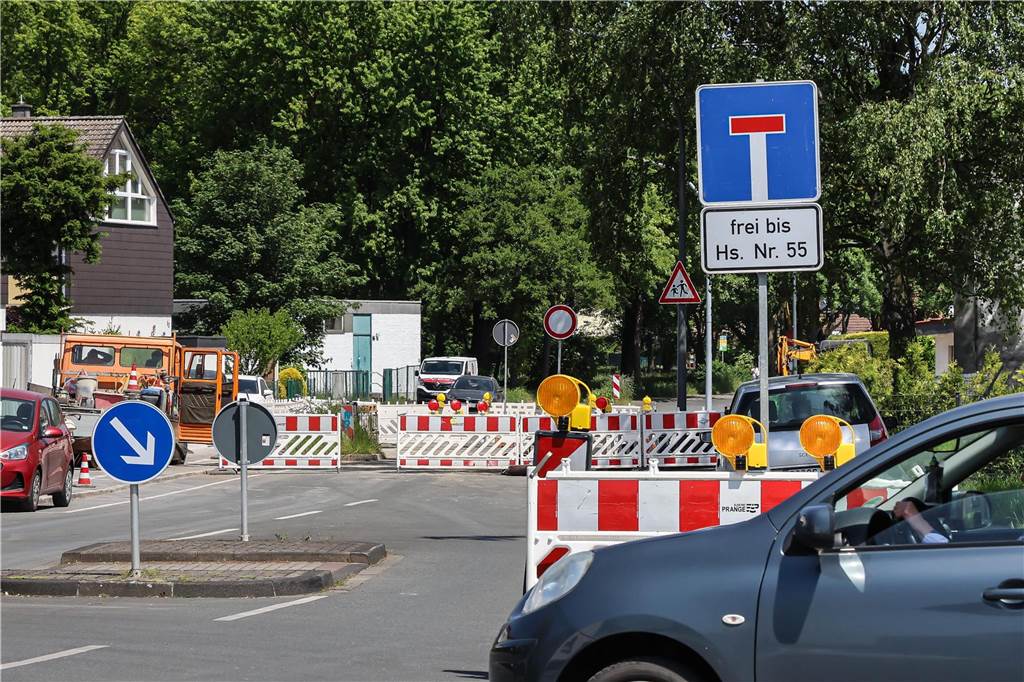 Rohrbruch macht größere Probleme: Flemerskamp noch tagelang gesperrt Die Straße Flemerskamp ist gesperrt