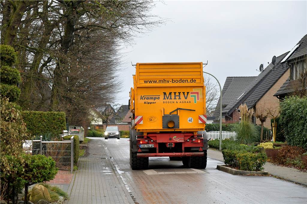 Baustelle am Pädagogenweg: Anwohner ärgern sich über fehlende Kommunikation Die Straße ist auch ohne Autos sehr eng.