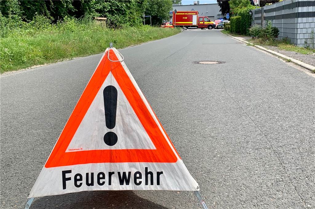 Dunkle Rauchwolken über dem Dortmunder Süden Die Straßen im Umkreis waren gesperrt.