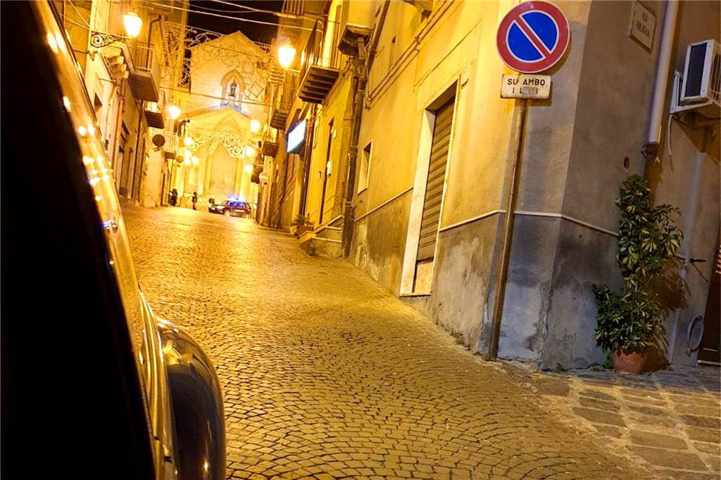 Die Straßen sind menschenleer. Die Polizei kontrolliert jeden, der sich im Freien bewegt.