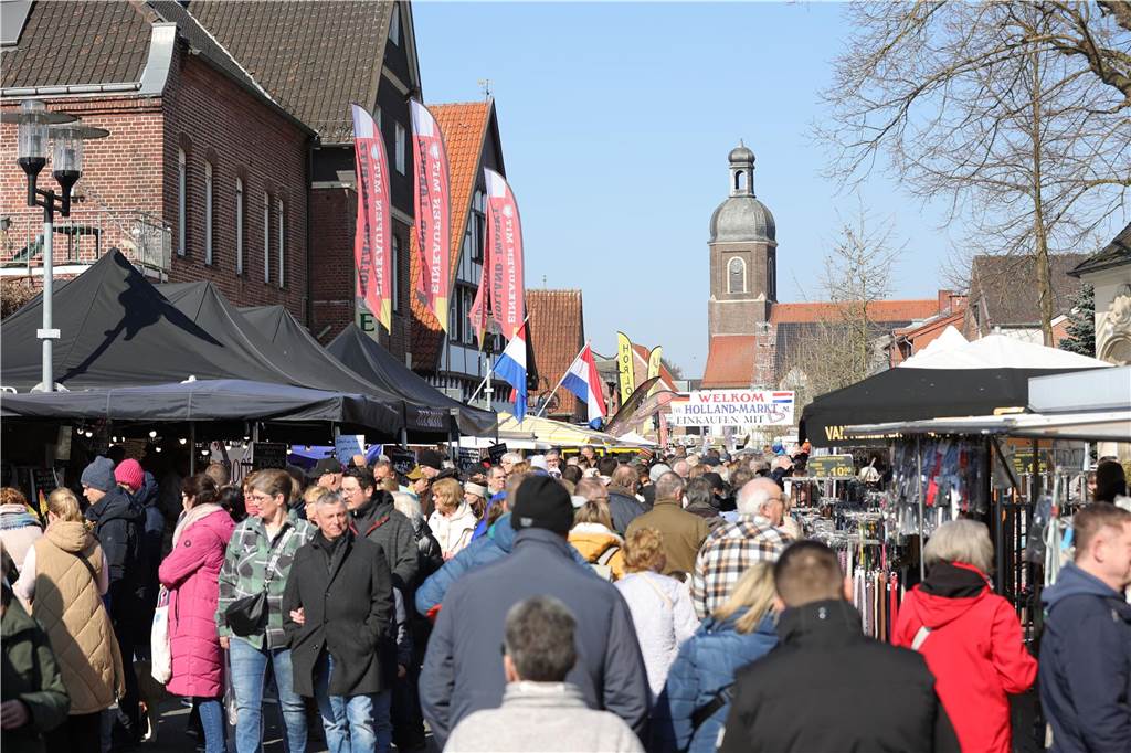 Hollandmarkt 2025: „Sehr guter Erfolg“ – rund 10.000 Besucher Viele Menschen in Nordkirchen