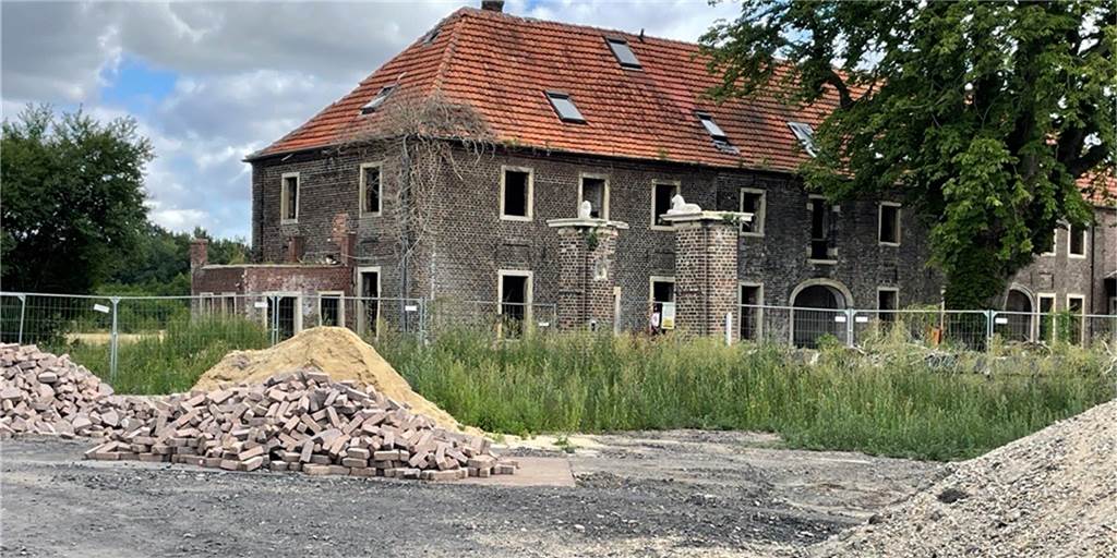 Straßenbauarbeiten am Haus Füchteln: Pleite der Baufirma sorgt für Verzögerung Die Straßenbauarbeiten rund um das Haus Füchteln in Olfen dauern länger als anfangs geplant - wegen der Insolvenz der ausführenden Firma.
