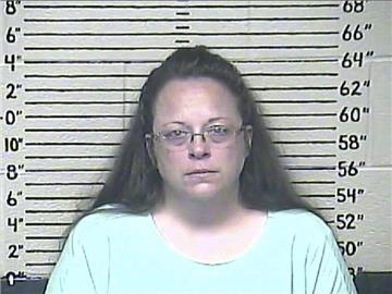 Die streng gläubige US-Standesbeamtin Kim Davis kommt unter Auflagen frei. Sie hatte einem schwulen Paar wiederholt die Eheschließung verweigert und saß in Beugehaft. Foto: Carter County Detention Center