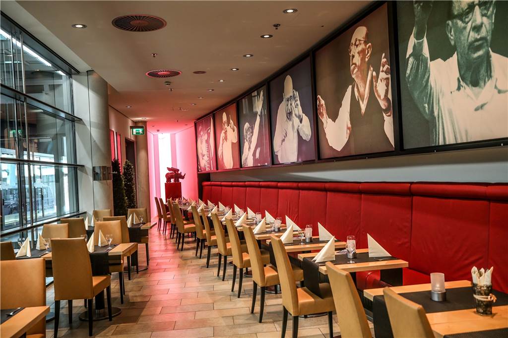Die Stühle im Restaurant Stravinski bleiben zumindest im November unbesetzt. Dafür sorgt der neuerliche Lockdown in der Gastronomie.