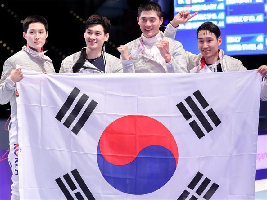 Italien und Südkorea gewinnen Team-Goldmedaillen Die südkoreanischen Säbelfechter gewannen den WM-Titel gegen Ungarn. Foto: Jan Woitas