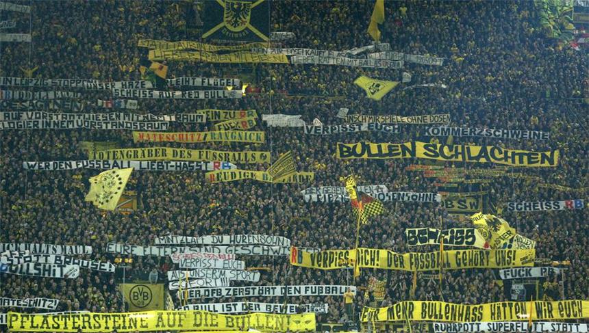 Bündnis "Südtribüne Dortmund" plant Protestmarsch Die Südtribüne am 4. Februar kurz vor Beginn des Heimspiels gegen Leipzig.