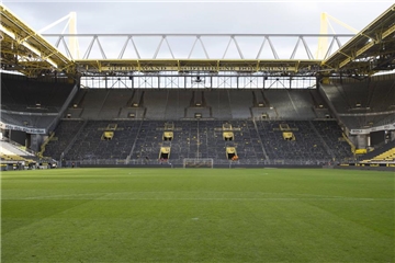 Die Südtribüne bleibt während des Heimspiels gegen Wolfsburg am Samstag leer.