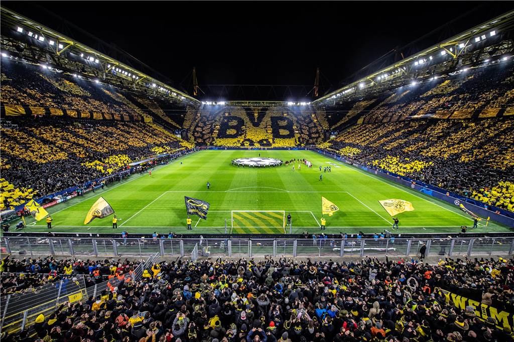 Signal-Iduna-Chef Leitermann zu „Westfalenstadion“-Choreo: „Das tut weh und ist inakzeptabel“ Der Blick frontal auf die Südtribüne.