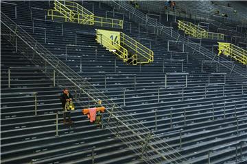 Die Südtribüne in Dortmund ist kurz vor dem Spiel noch sehr leer. Foto: Ina Fassbender