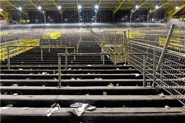 Die Südtribüne in Dortmund ohne BVB-Fans - das könnte nun bittere Realität werden, denn der DFB fordert wegen einer Reihe von Fan-Vergehen diese harte Strafe