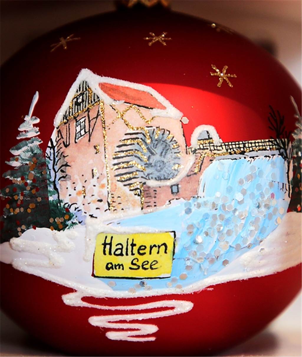 Die Sythener Mühle dient als Motiv der Halterner Weihnachtskugel 2022.
