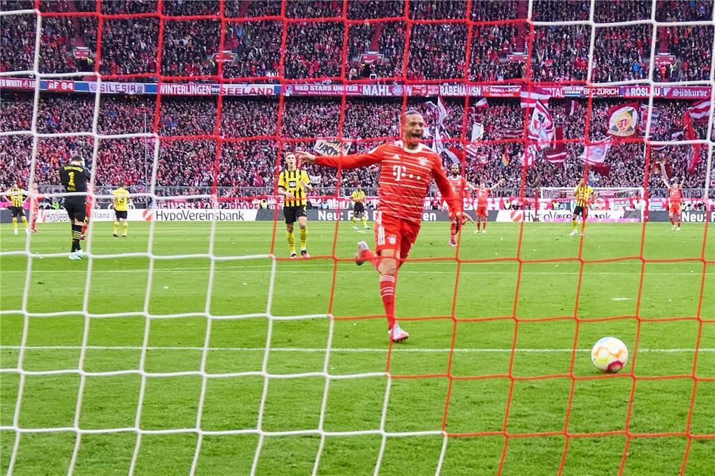Rückendeckung für BVB-Torhüter Gregor Kobel: „Er hat uns oft genug den Arsch gerettet“ Leroy Sane bejubelt den Fügrungstreffer gegen Dortmund.
