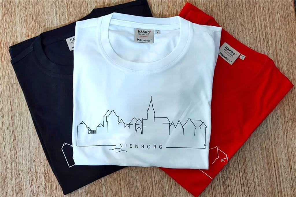 Idee zu T-Shirts mit Nienborger Skyline entstand aus einer Bierlaune Die T-Shirts zeigen die Nienborger Skylinie.