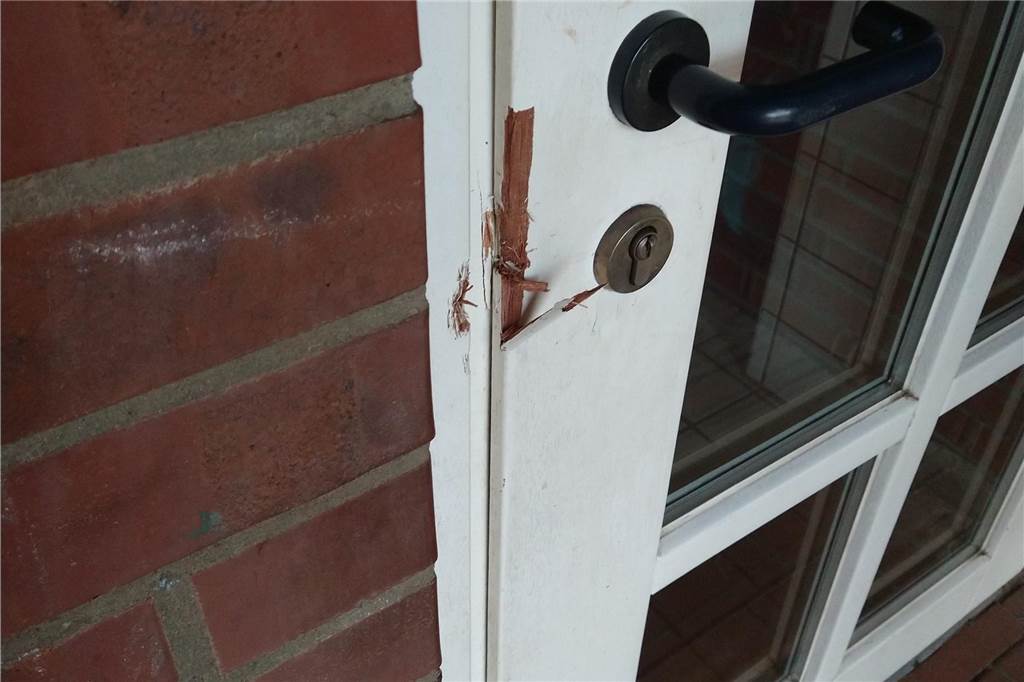 Vandalismusserie in Kitas: Polizei ermittelt in Sachen Challenge wie bei TikTok Die Täter haben deutliche Einbruchsspuren hinterlassen.