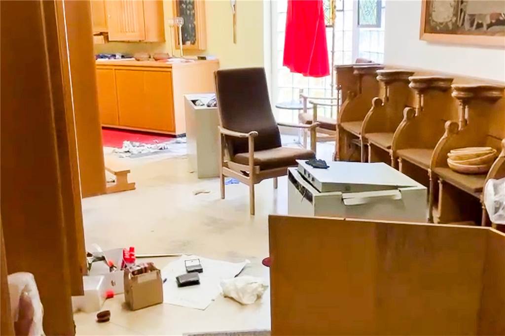 Safe in Kirche aufgebrochen: Einbrecher verwüsten Sakristei Eine Sakristei