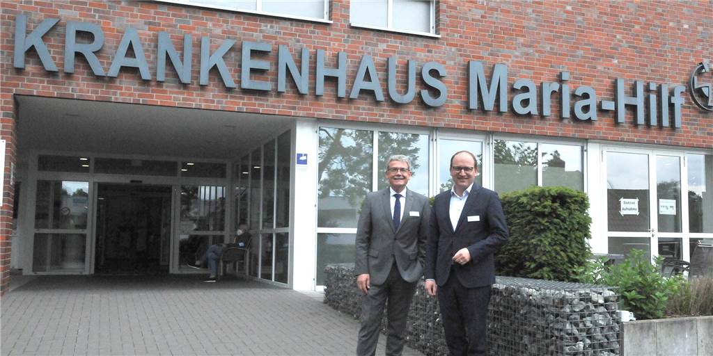 Umzüge starten: Stationäre Akutversorgung in Stadtlohn endet schon in diesem Jahr Die Tage der stationären Akutversorgung im Stadtlohner Krankenhaus Maria-Hilf sind gezählt. Bis zum Ende des Jahres sollen die Abteilungen an die neuen Standorte umgezogen sein. Den Auftakt macht zum 15. Juni die Allgemein- und Unfallchirurgie. Das teilten Ludger Hellmann (l.) und Holger Winter vom Klinikum Westmünsterland nun mit.