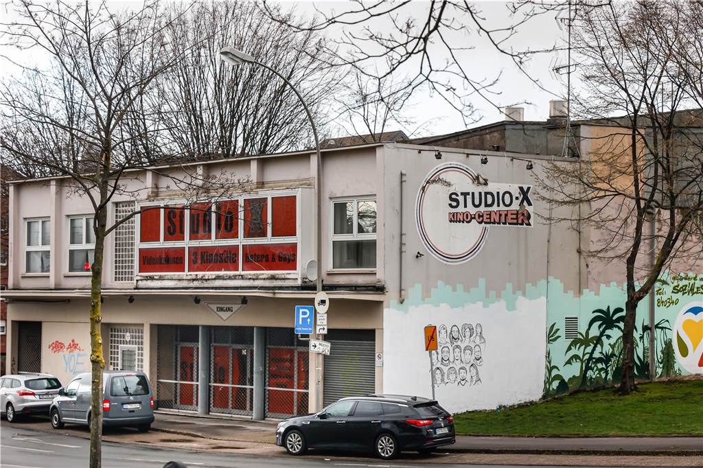 Dortmunds wohl bekanntestes Sex-Kino soll spektakulärem Neubau weichen Die Tage des derzeitigen Gebäudekomplexes mit dem früheren Erotikkino (hier der Eingang Leopoldstraße) sind gezählt.