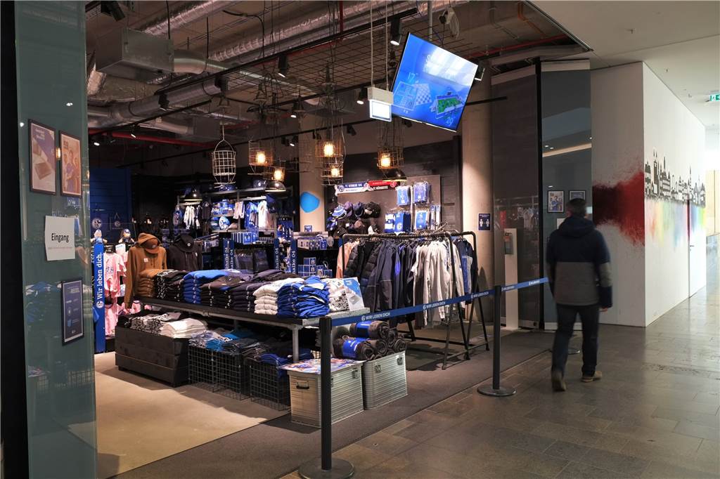 Die Tage sind gezählt. Der Schalke-04-Fanshop im Palais Vest schließt Ende des Monats.