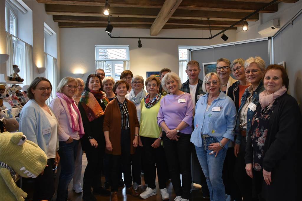 Talente und ihre Werke aus Stoff, Stein und Acryl beleben Haus Wilmers Gruppenbild Südlohner Talente