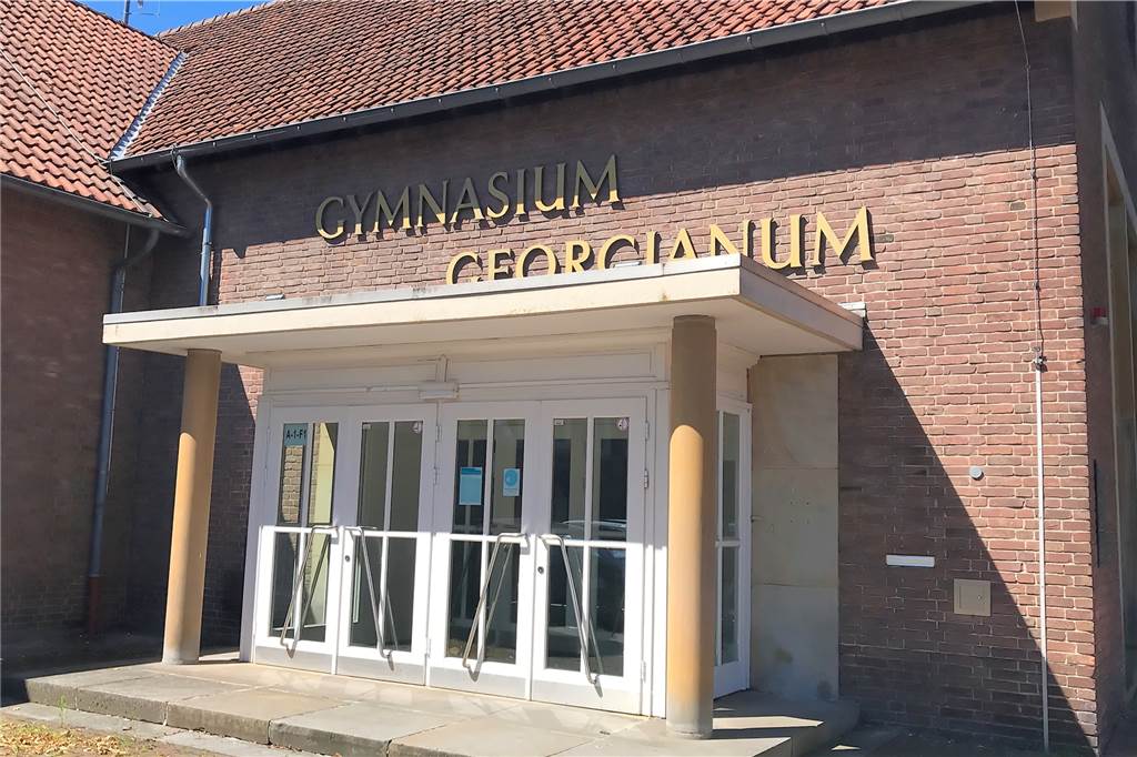 Jetzt anmelden: Podiumsdiskussion mit den Bürgermeisterkandidaten Die Talkshow mit den vier Bürgermeisterkandidaten findet im überdachten Innenhof des Gymnasiums Georgianum statt