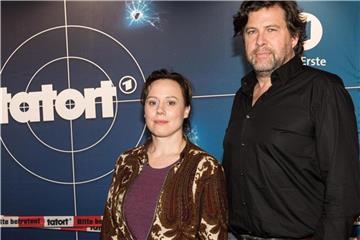 Die „Tatort“-Fernsehkommissare Eva Löbau (l) und Hans-Jochen Wagner (r) ermitteln im Schwarzwald. Foto: Patrick Seeger