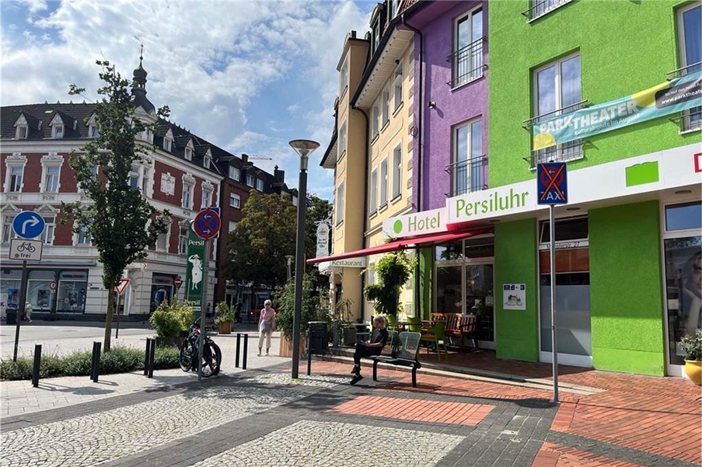 Poller-Experiment nähert sich dem Ende: Meinung zum Projekt gehen auseinander Die Taxistände wurden für das fünfwöchige Stadtexperiment aufgehoben. Künftig könnten sich die ansässigen Unternehmen dort Kurzzeitparkplätze vorstellen.