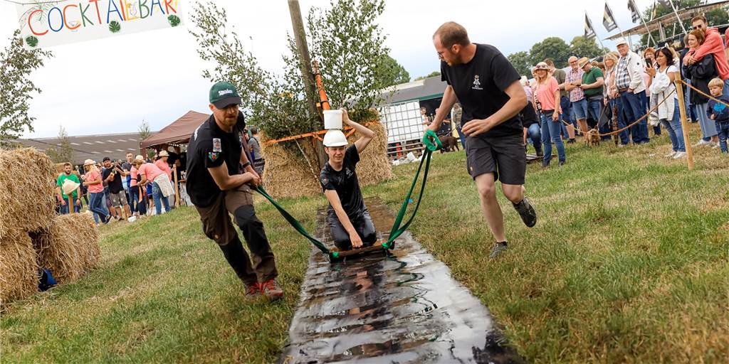 Die schönsten Bilder von den Spielen der Bauernolympiade Kirchhellen Die Teilnehmer der Bauernolympiade Kirchhellen legten sich bei den Spielen mächtig ins Zeug.
