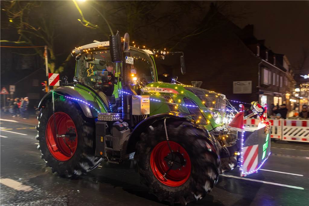 Die Teilnehmer hatten wieder viel Kreativität an den Tag gelegt, um den Zuschauern ein besonderes Erlebnis in der Vorweihnachtszeit zu bieten. 