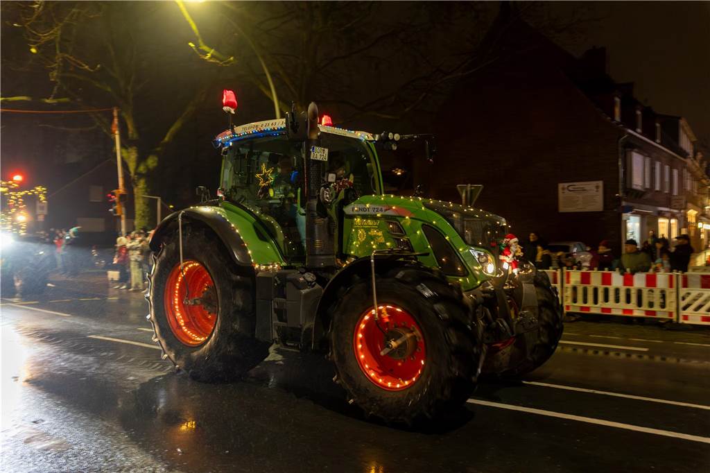 Die Teilnehmer hatten wieder viel Kreativität an den Tag gelegt, um den Zuschauern ein besonderes Erlebnis in der Vorweihnachtszeit zu bieten. 