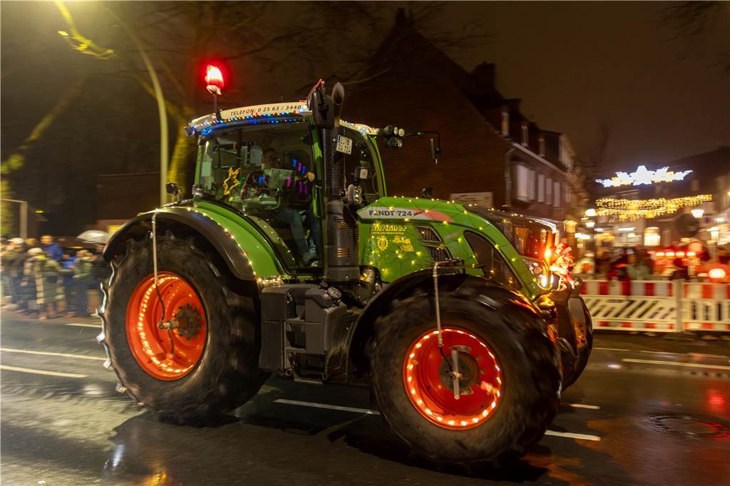 Die Teilnehmer hatten wieder viel Kreativität an den Tag gelegt, um den Zuschauern ein besonderes Erlebnis in der Vorweihnachtszeit zu bieten. 