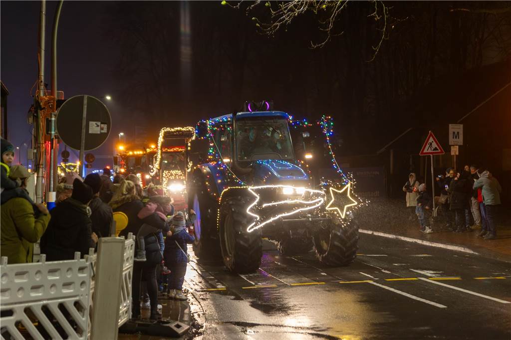 Die Teilnehmer hatten wieder viel Kreativität an den Tag gelegt, um den Zuschauern ein besonderes Erlebnis in der Vorweihnachtszeit zu bieten. 