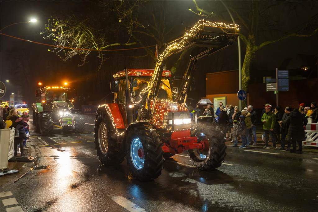 Die Teilnehmer hatten wieder viel Kreativität an den Tag gelegt, um den Zuschauern ein besonderes Erlebnis in der Vorweihnachtszeit zu bieten. 