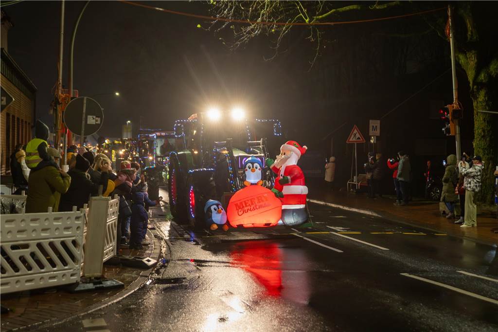 Die Teilnehmer hatten wieder viel Kreativität an den Tag gelegt, um den Zuschauern ein besonderes Erlebnis in der Vorweihnachtszeit zu bieten. 