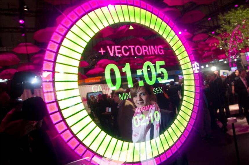 Deutschlands Datenautobahnen: Die schwierige „letzte Meile“ Die Telekom setzt auf das „Vectoring“, bei dem aus den alten Telefonkabel bis zu 100 MBit rausgequetscht werden können. Foto: Friso Gentsch