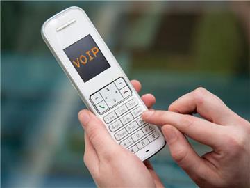 Die Telekom stellt bis 2018 alle Telefonanschlüsse auf die digitale Telefontechnik VoIP um. Dazu werden mitunter auch Verträge gekündigt. Fotomontage: Andrea Warnecke Foto: Andrea Warnecke