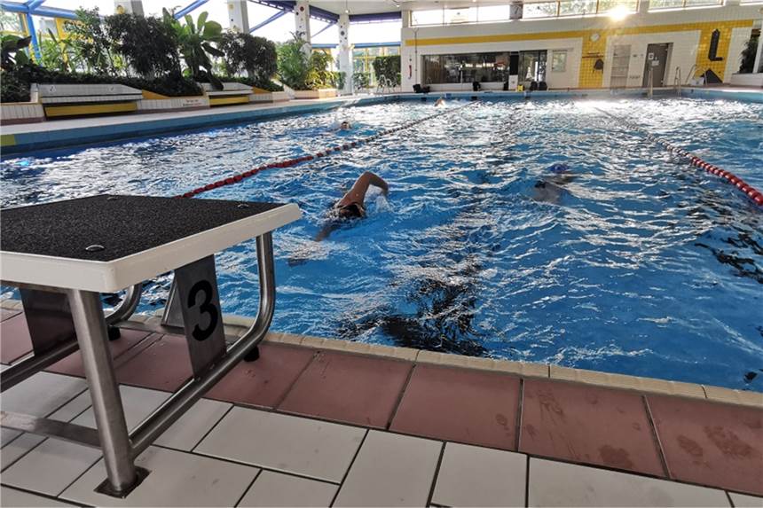Wassertemperatur in Schwimmbädern: Besser etwas kälter als viel teurer Die Temperatur im Aquarell-Hallenbad wird um 1 Grad gesenkt.