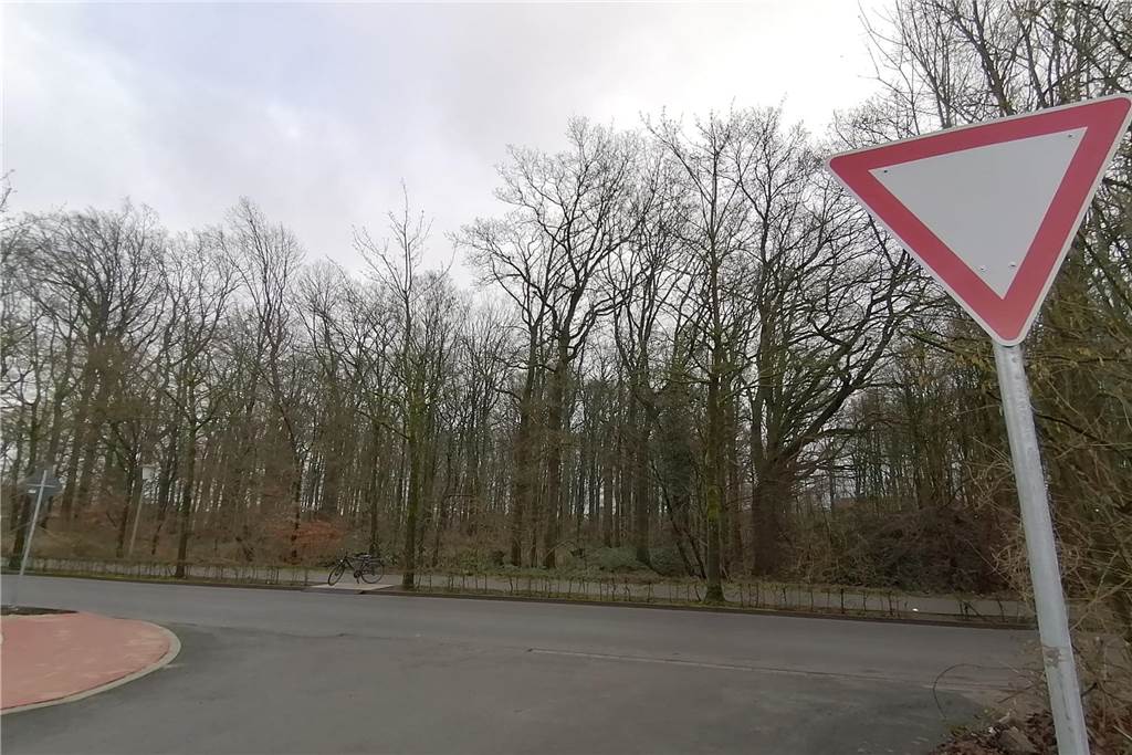 Tempo 30 auf Bahnallee: Einfahrt zur neuen Kinderburg wird entschärft die Einfahrt Bahnalle in die Straße An der Stuhlfabrik