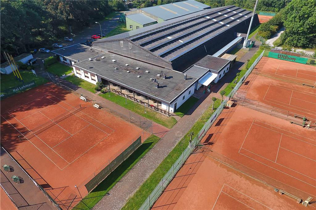 Castrop-Rauxeler Verein möchte eigenen Ballermann mit Teich und Cocktailbar bauen Dieser Tennisverein will ökologischer werden. Das Hallendach mit großer Photovoltaikanlage spielt bereits jetzt - wie in in Zukunft - eine große Rolle dabei. Beim Thema "Klimaneutralität" will man nicht baden gehen. Doch ein Schwimmteich soll die Anlage ökologischer machen.