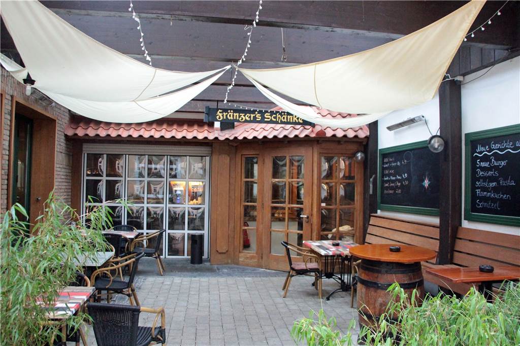 Gastronomen warten vergeblich auf Lockerungen: „Wir sind die Dummen!“ Die Terrasse im Fränzers wird künftig wohl nur mit der Hälfte an Mobiliar ausgestattet, damit der Sicherheitsabstand eingehalten werden kann.