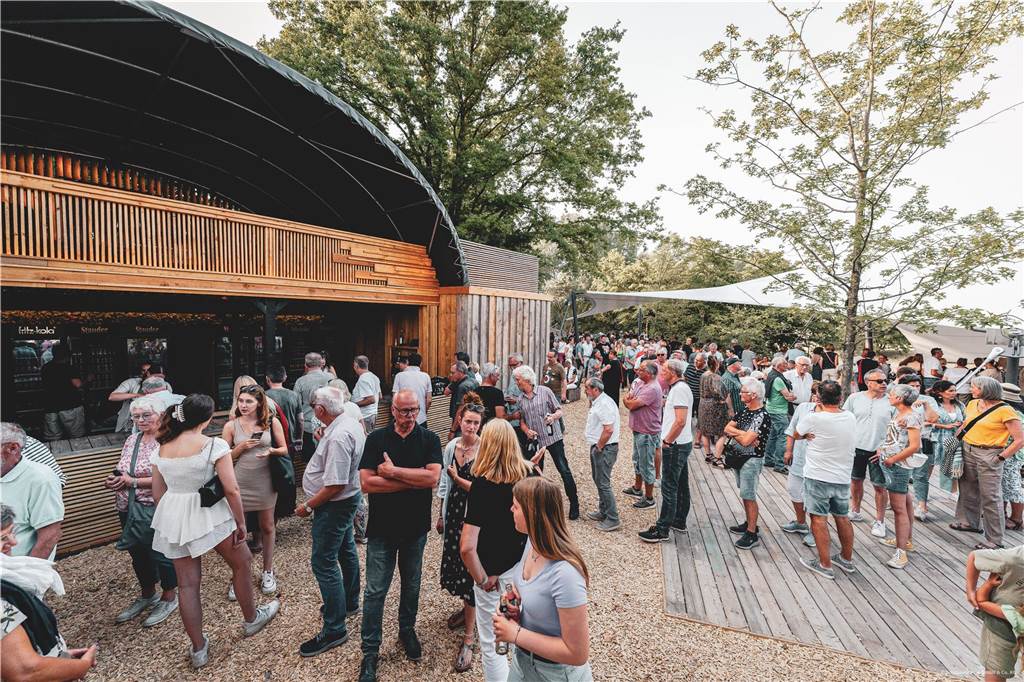 Musik, Open-Air-Kino und Literatur: Das neue Programm der Oude Marie Die Terrassenbar der Oude Marie