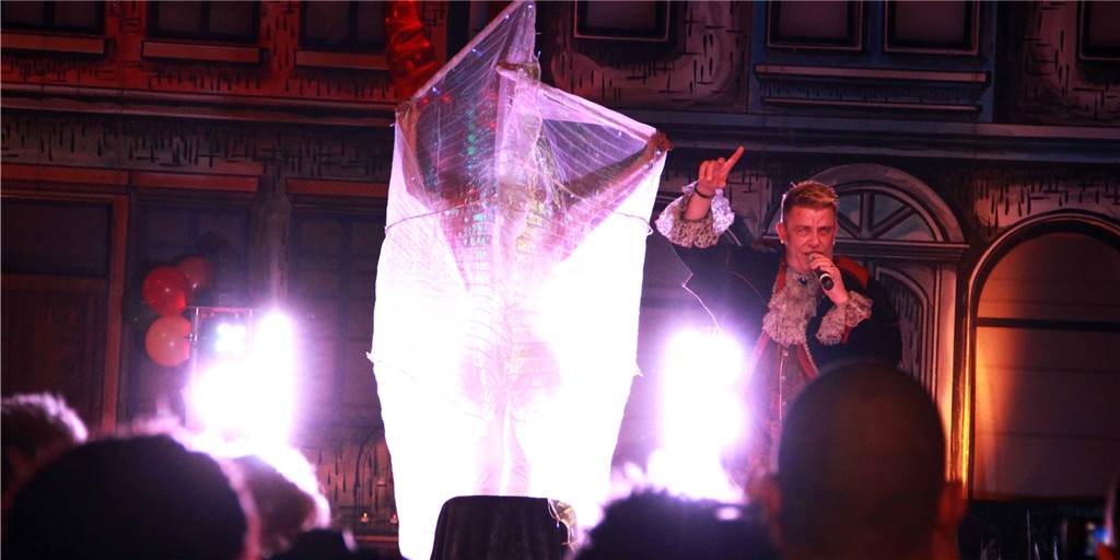 Aids-Gala 2022 in der Europahalle: Diese Musiker kommen nach Castrop-Rauxel Die Terrortucken um Jörg Schlösser, ehemals Dussa, auf der Bühne der Europahalle: Die große Gruppe sorgte für große Stimmung bei der Aids-Gala 2016.