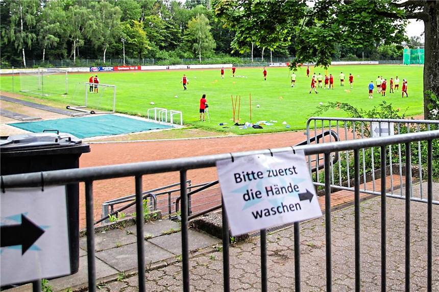 Die Testspiel-Saison startet: Die Verein sollten gerüstet sein. Ob Zuschauer einen negativen Test benötigen, darüber herrscht aber Uneinigkeit.
