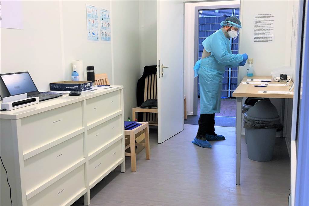 Neue Corona-Teststelle: Ehepaar setzt auf Luftfilter im Test-Container Die Teststelle wird dauergelüftet – bei jedem Wetter. Die Betreiber haben sich für die höchsten Hygienestandards entschieden.
