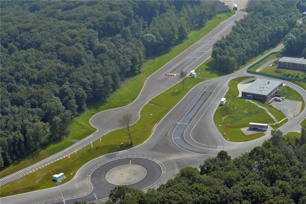 Ex-PS-Profi Jean Pierre Kraemer testet jetzt Tuning-Autos in Selm Die Teststrecke des LaSiSe.