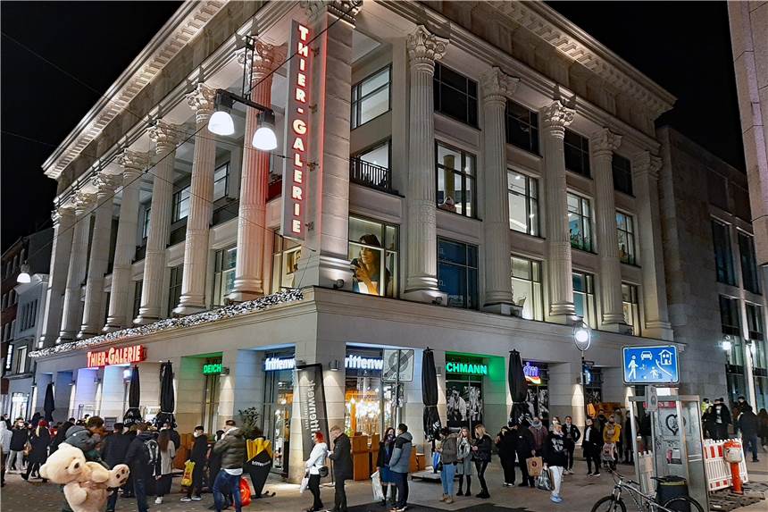 Thier-Galerie ändert zum Black Friday die Öffnungszeiten Die Thier-Galerie am Westenhellweg in Dortmund bereitet sich auf den Black Friday vor - die Geschäfte versprechen Top-Schnäppchen.