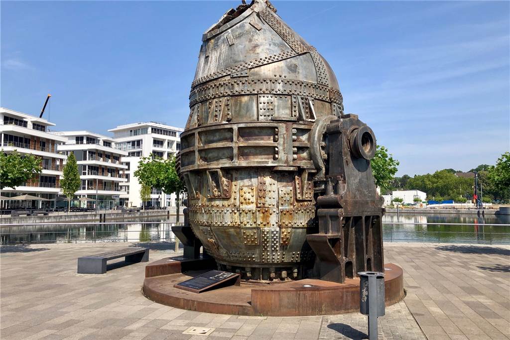 Ohne diese Menschen gäbe es diese fünf Dinge nicht im Hörder Stadtbild Die Thomasbirne auf der Kulturinsel. Der genietete Koloss ist ein Überbleibsel der Stahlindustrie.
