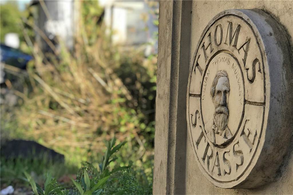 Wie Thomas Mulvany, ein Trendsetter des 19. Jahrhunderts, Castrop-Rauxel prägte Die Thomasstraße entlang der Bahnlinie in Castrop erinnert an William Thomas Mulvany, den Gründer der Zeche Erin.