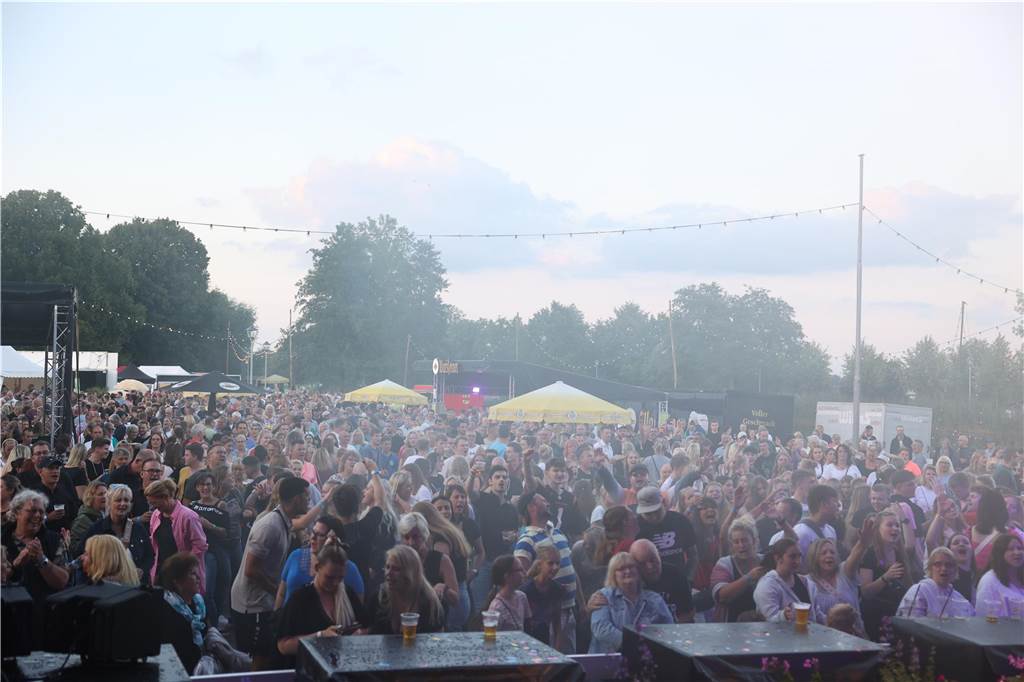 Stargast beim Hafenfest: Kann sich Olfen Ikke Hüftgold überhaupt leisten? Die Tickets für das Hafenfest in 2025 gibt es sowohl online als auch in ausgewählten Geschäften in Olfen.