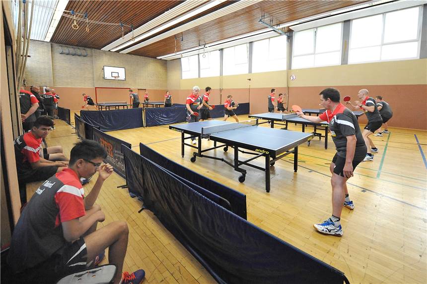 Tischtennis-Saison ist abgebrochen: Eine Spielerin spricht von Quatsch Die Tischtennisspieler von DJK Roland Rauxel (im Foto) und Post SV können aufatmen. Der Westfälische Tischtennisverband hat die aktuelle Saison abgebrochen und für ungültig erklärt, nachdem er noch vor kurzem Spielverlegungen verkündet hatte.
